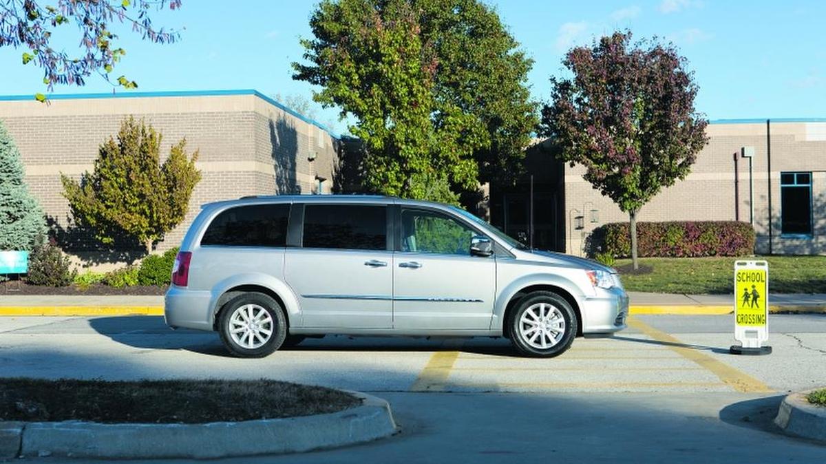 2015 Chrysler Town & County Limited Platinum.