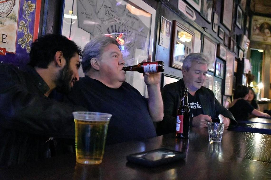 When George Wendt was in town in 2016, starring in a show at the New Theatre & Restaurant, he took a break to visit his favorite bars from college, including Kelly’s Westport Inn.