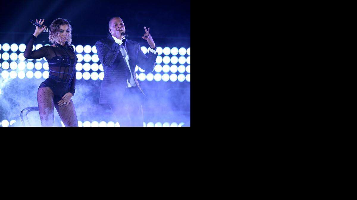
Beyonce y Jay-Z cantan el tema "Drunk in Love" durante los Grammy en enero del  2014, en Los Angeles.
