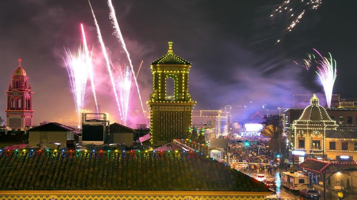 The Country Club Plaza will once again be aglow with holiday lights starting Thanksgiving night.