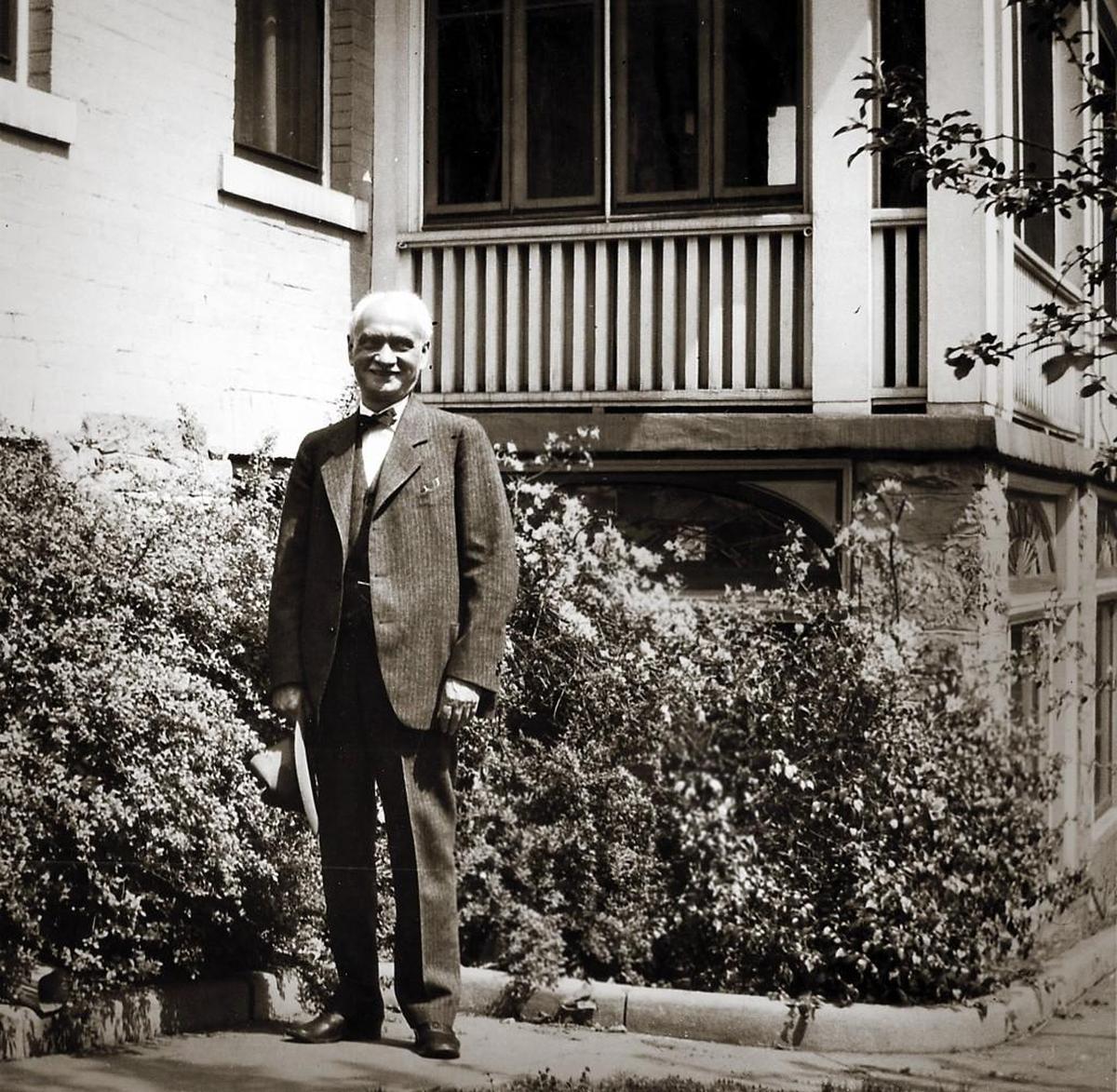 Philanthropist William Volker bought 40 acres of land along Rockhill Road to help establish the university.