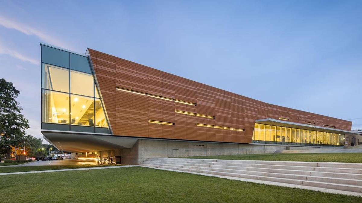 The Lawrence Public Library is one of seven recipients of the 2016 Library Building Awards. The award is presented by the American Institute of Architects and the American Library Association.