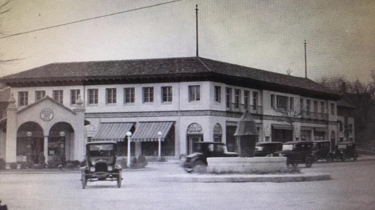 The Suydam Building housed the Plaza’s first retail shops, with doctors’ offices upstairs. At the left is the first gas station, one of eight that would eventually be scattered around the car-centric shopping area.