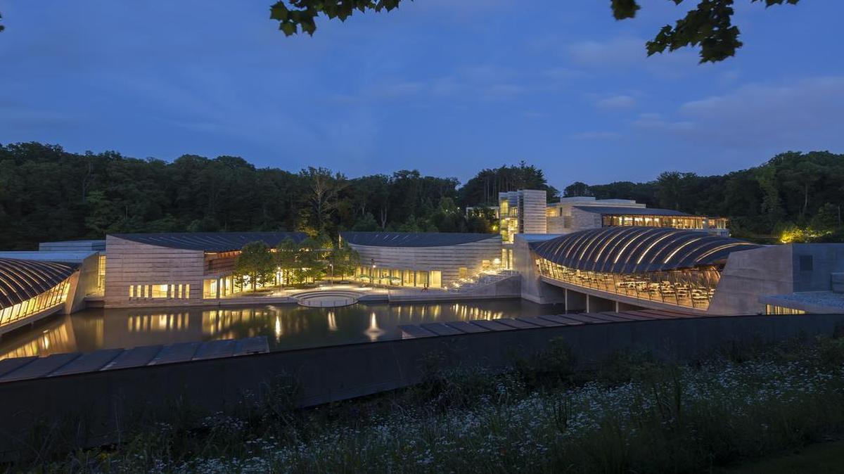 The Moshe Safdie-designed Crystal Bridges Museum of American Art in Bentonville, Ark., is already a favorite day trip and weekend detination for Kansas Citians. Now the arts organization is adding a downtown space for more contemporary art 1.5 miles away.