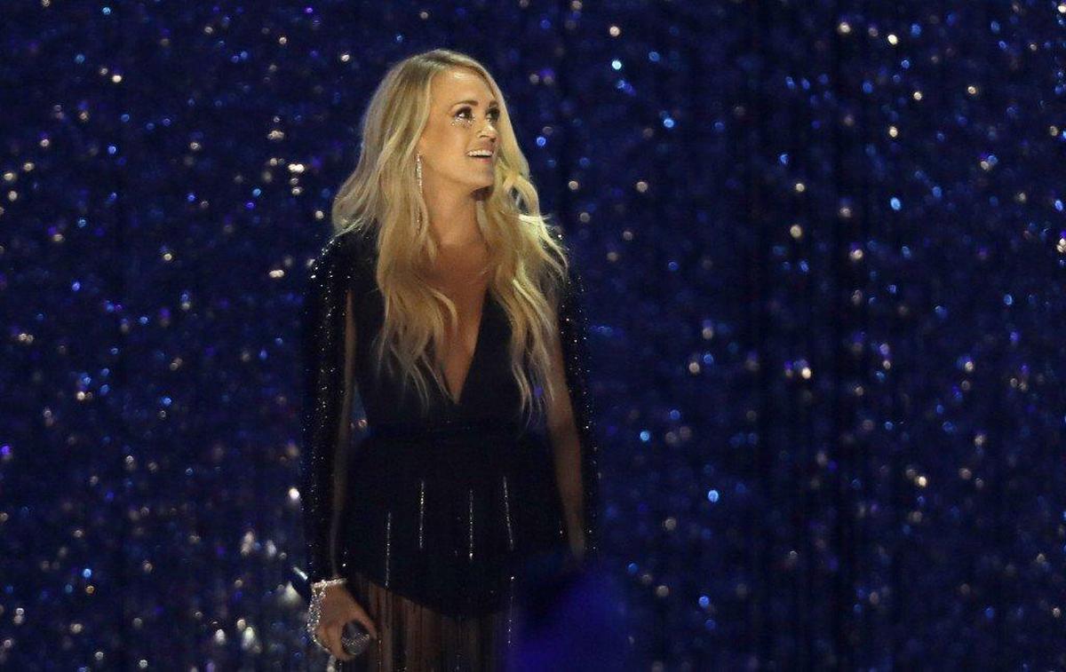 Carrie Underwood will bring her Cry Pretty Tour 360 to the Sprint Center.