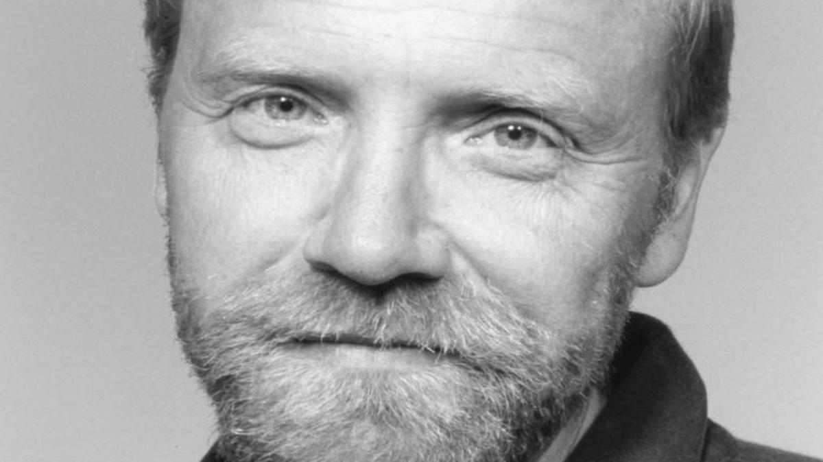 “Lincoln in the Bardo” author George Saunders has won MacArthur and Guggenheim fellowships.
