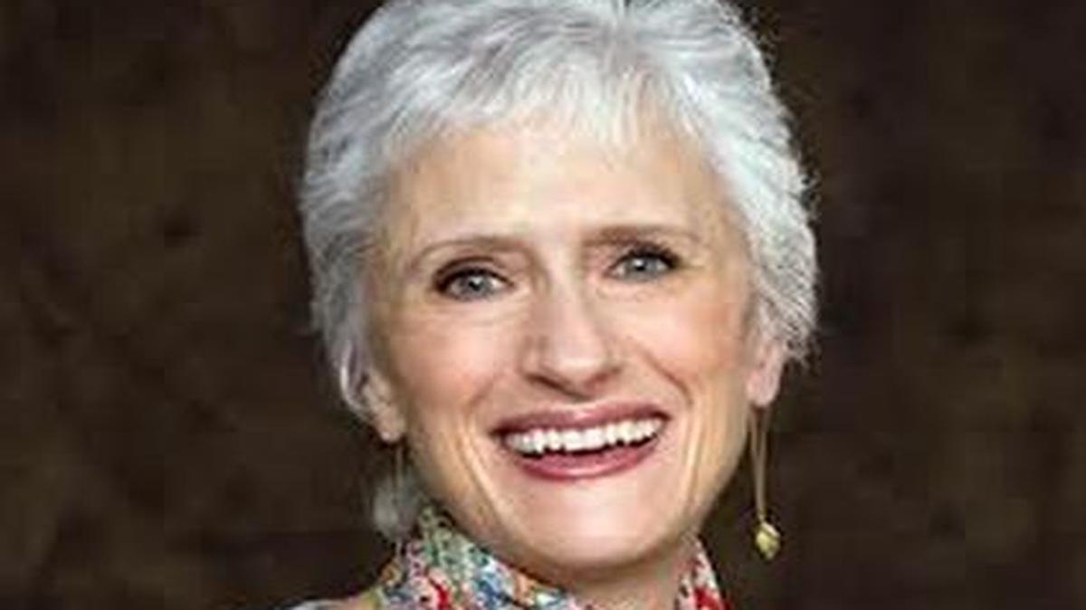 
Mystery writer Sara Paretsky will lead a mystery writing workshop for young adults Tuesday, July 28, at the Woodneath Library Center.
