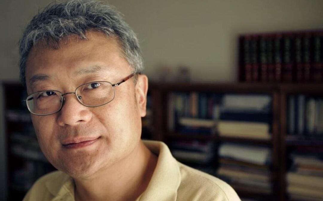 Author Ha Jin’s latest novel, “The Boat Rocker,” follows an expatriate journalist who becomes embroiled in intrigue as he investigates a most unusual novel.