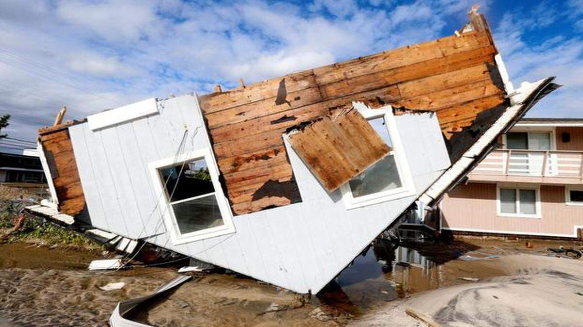 Richard Ford’s “Let Me Be Frank With You” picks up shortly after 2012’s Hurricane Sandy, which inflicted real-life devastation across wide swaths of New Jersey.<252><252>