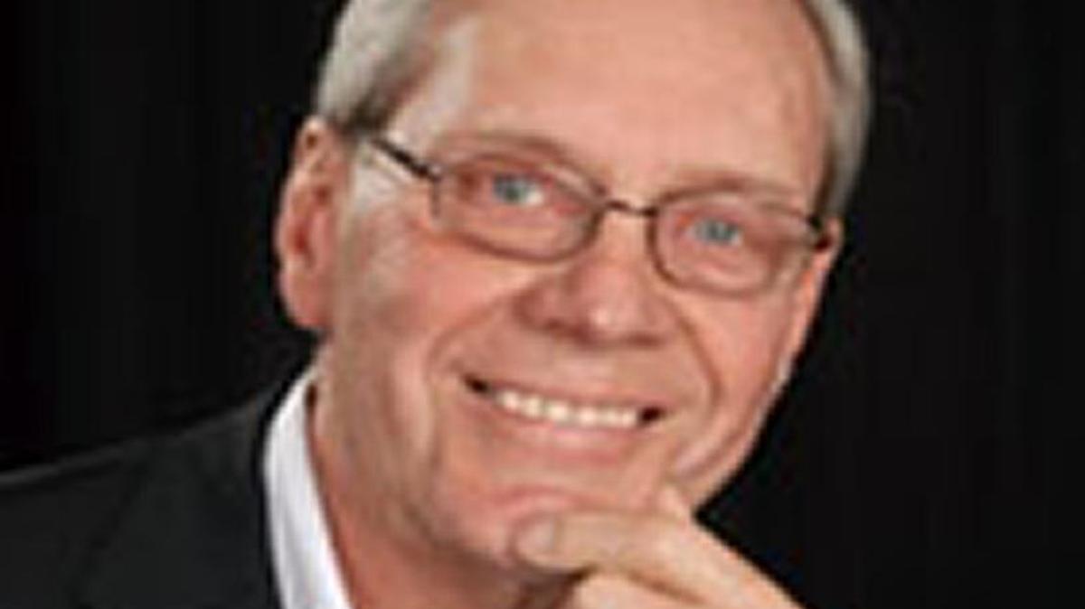 Leawood poet Arlin Buyert coordinates the Lansing prison poetry program.