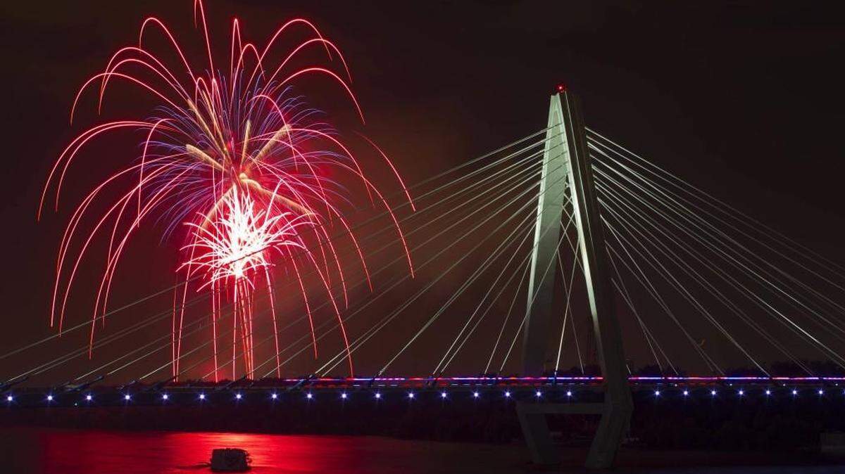 KC RiverFest at Berkley Riverfront Park on July 4 will culminate with a huge fireworks show over Missouri River.