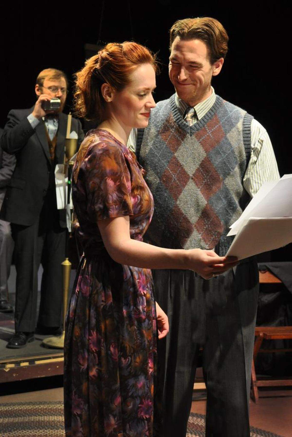Rebecca Ralstin and Jordan Fox in Metropolitan Ensemble Theatre's production of "It's a Wonderful Life: A Live Radio Play.”