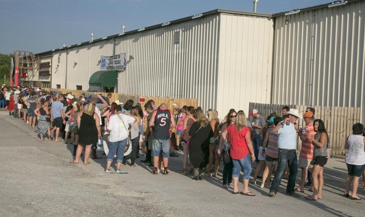 Fans lined up outside Whiskey Tango in Grain Valley before Blake Shelton’s surprise appearance there. A few months later, two sisters said they were wrongly imprisoned in the bar by bouncers.