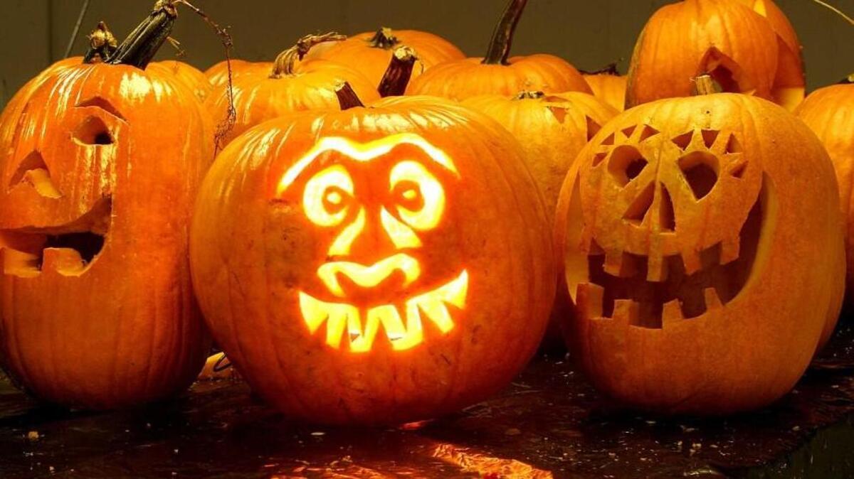 KCAI students will give pumpkin-carving demonstrations at the Crestwood Shops in Brookside on Oct. 26. Creative drinks and shopping will be available too.