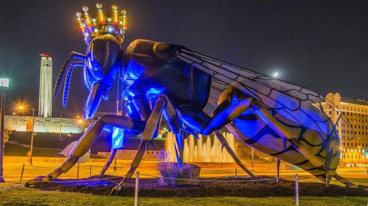 The giant bug outside Union Station showed its Royals spirit during the World Series run. The “Xtreme Bugs” exhibit continues inside until April 12.<252><252>