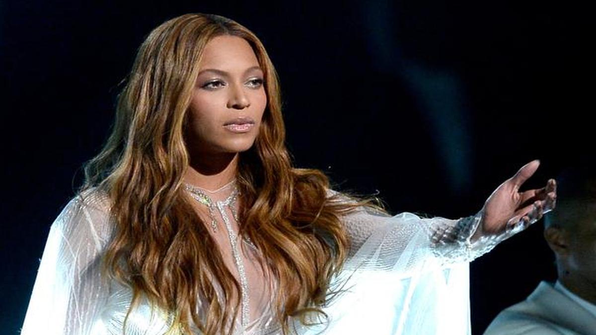 
Beyonce performs “Precious Lord, Take My Hand” during Sunday’s Grammy Awards in Los Angeles. She was dressed all in white.
