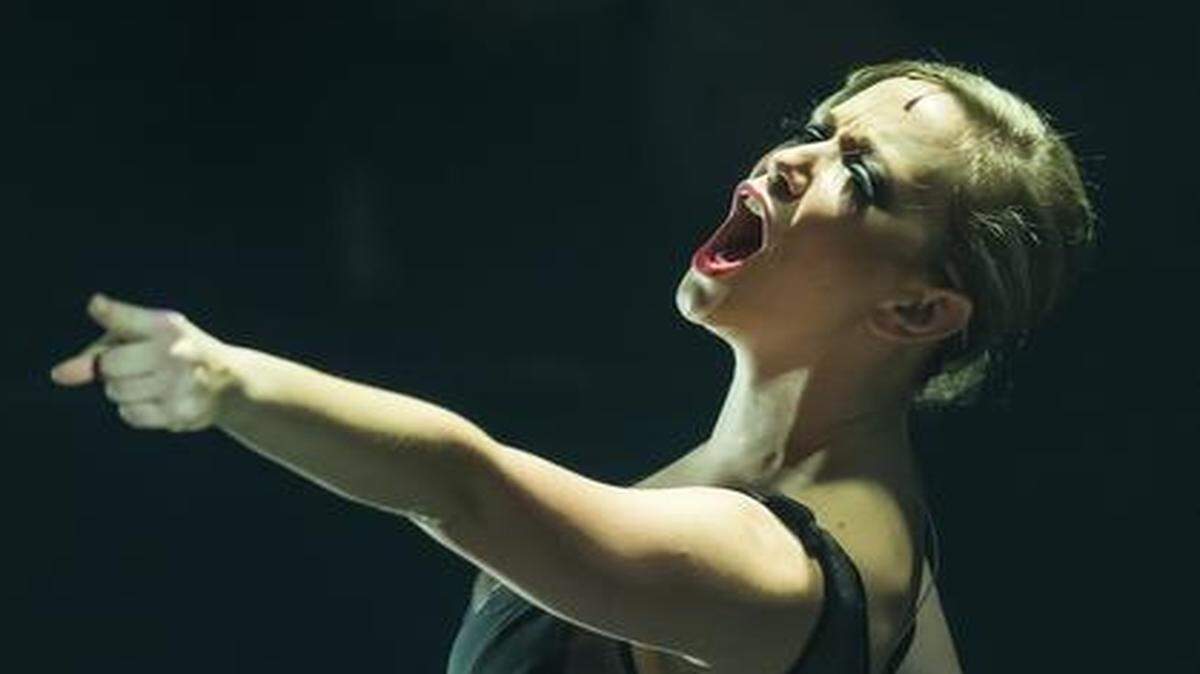 
Allison Blair McDowell, (as Mona), sang Tuesday during “Cell Block Tango,” in “Chicago,” at the Kauffman Center for the Performing Arts. 

