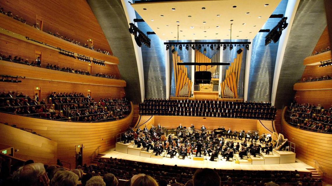 The Kansas City Symphony ended its season in triumphal form on Friday night.