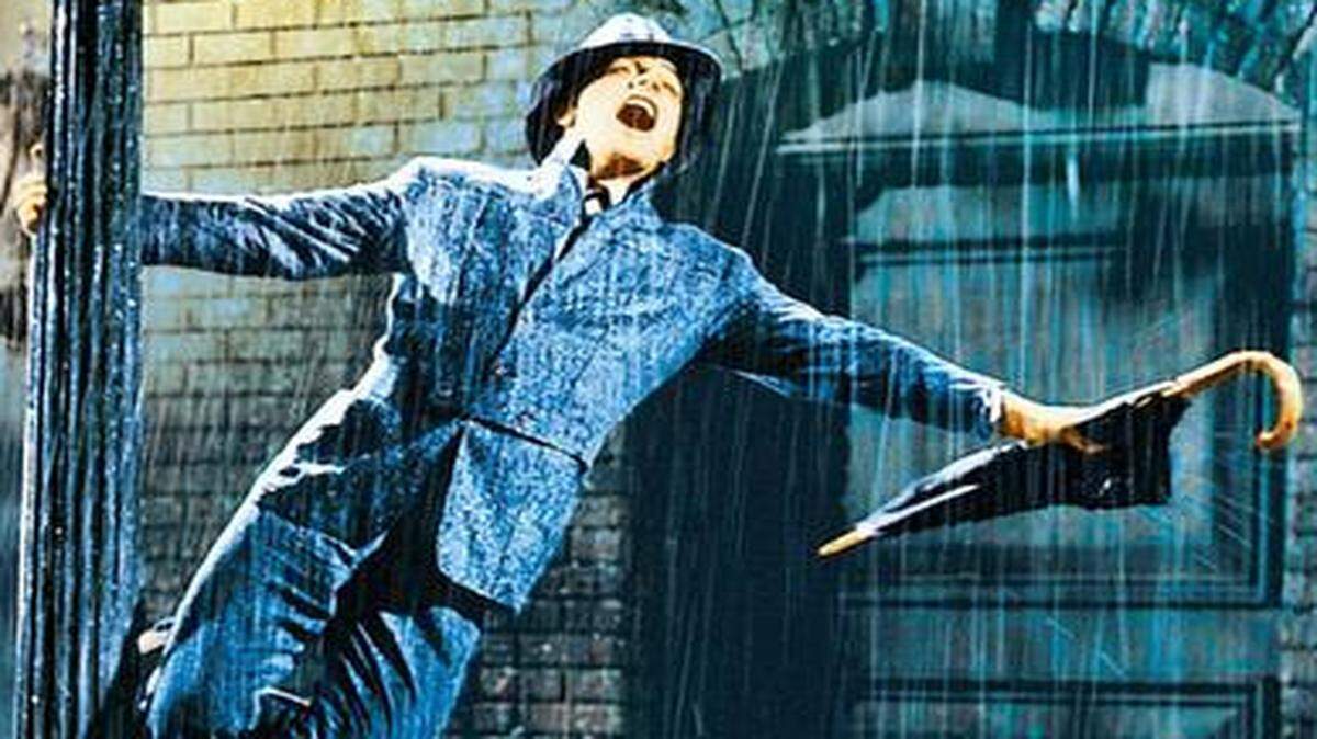 
The audience on Friday for the Kansas City Symphony’s performance of “Singin’ in the Rain,” part of the Screenland at the Symphony series, was enamored with watching the classic 1952 film, starring Gene Kelly, on the big screen in Helzberg Hall and the novelty of hearing live orchestra accompaniment.

