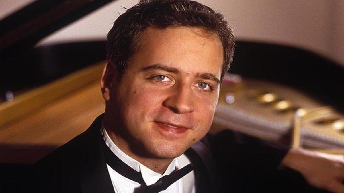 Pianist Jeremy Denk made a stellar guest appearance with the Kansas City Symphony, performing Beethoven’s Piano Concerto No. 5.