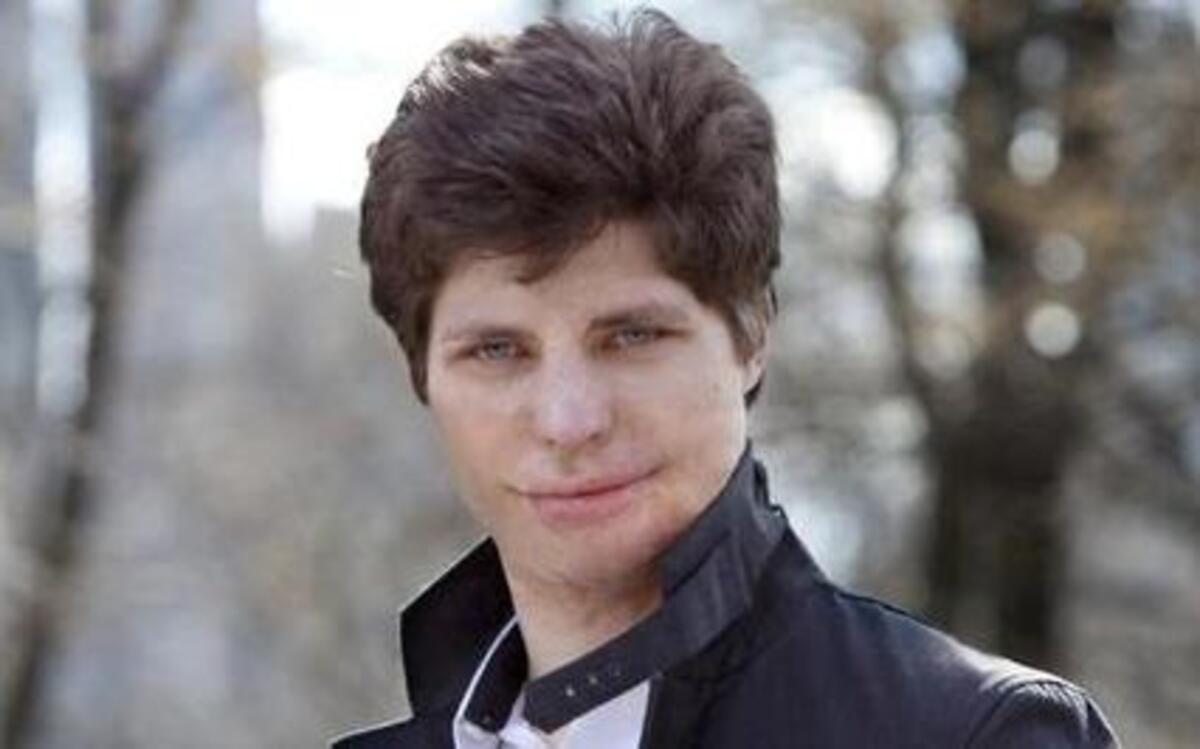 
Performing Friday night with the Kansas City Symphony, guest violinist Augustin Hadelich was commanding and joyous, rejuvenating the concert with melodic and dramatic sense. The orchestra was likewise energized and played up to Hadelich, responding well to music director Michael Stern.
