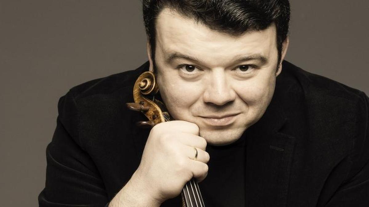 Vadim Gluzman performed a masterful Brahms concerto with the Kansas City Symphony on Friday in Helzberg Hall.