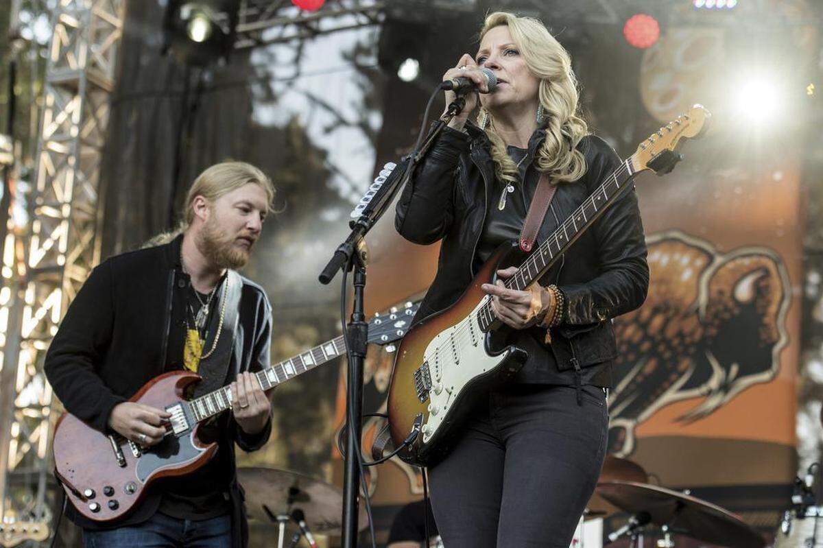 Derek Trucks and Susan Tedeschi of the Tedeschi Trucks Band come to Kansas City Jan. 21.