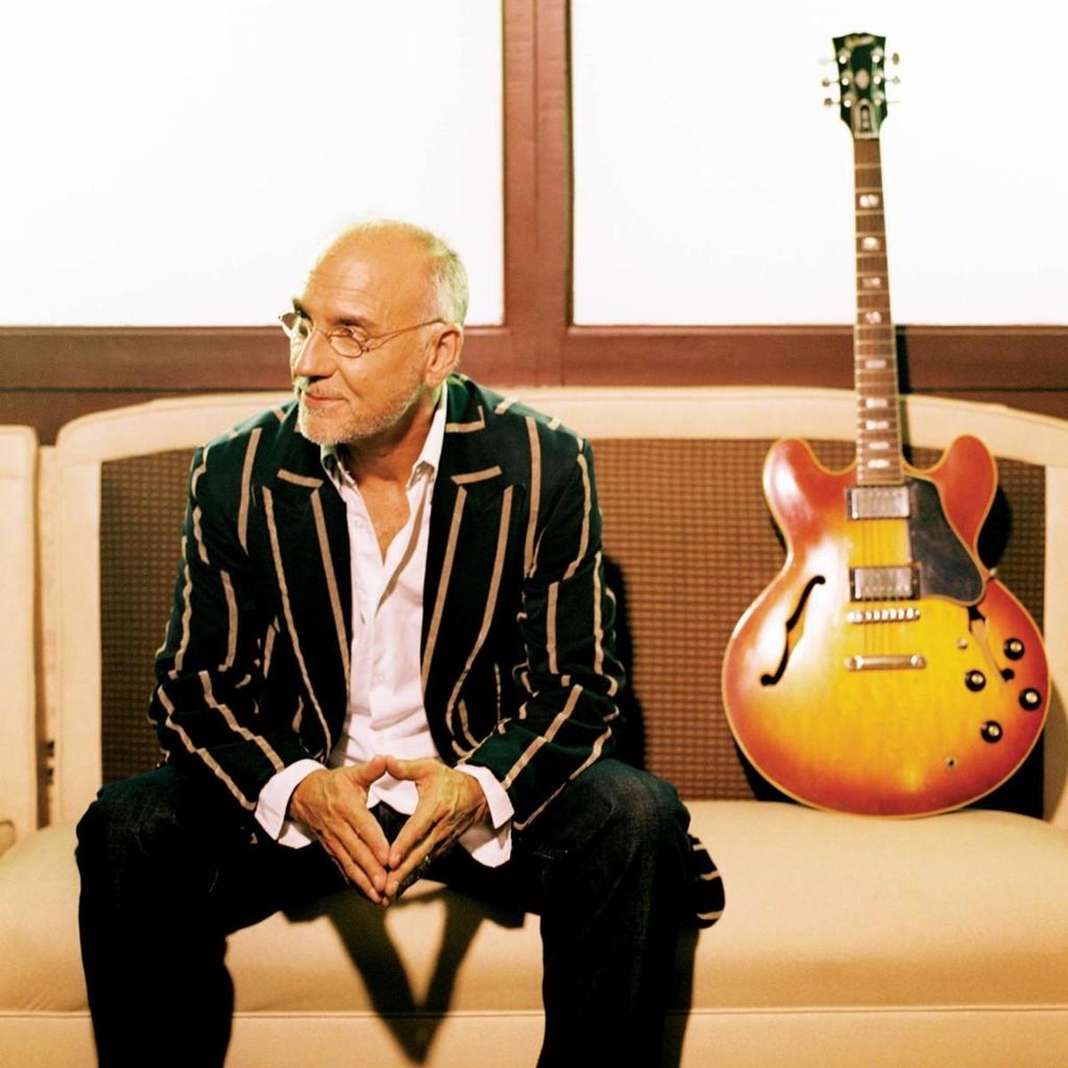 Larry Carlton will perform Oct. 12.