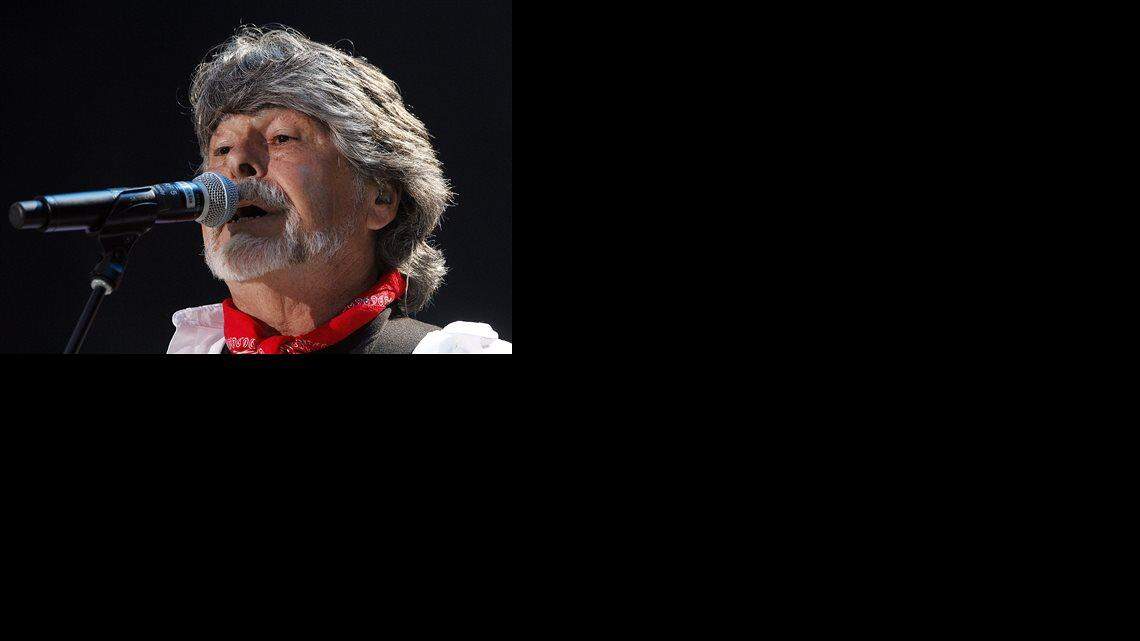 Classic country band Alabama headed to Wichita, will perform with another famous group