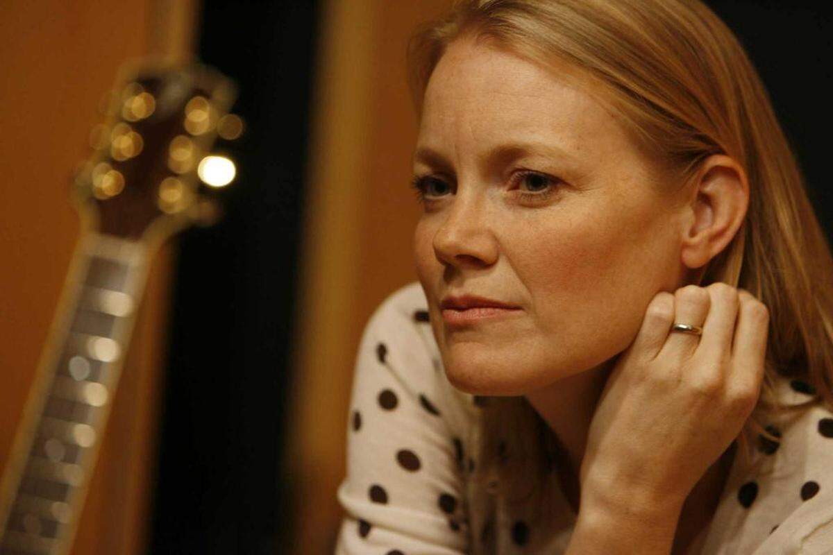 Country singer/songwriter Kelly Willis