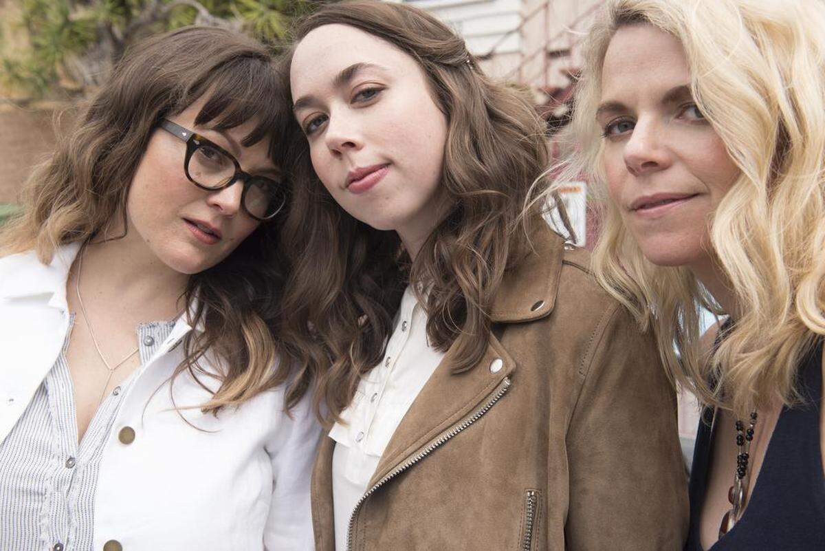 Sara Watkins, Sarah Jarosz and Aoife O'Donovan make up I’m With Her.