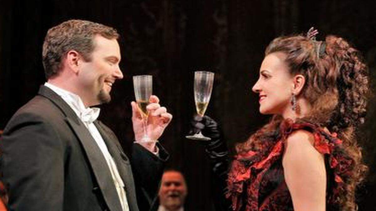 
Scott Quinn and Joyce El-Khoury star in the Lyric Opera’s production of “La Traviata.”
