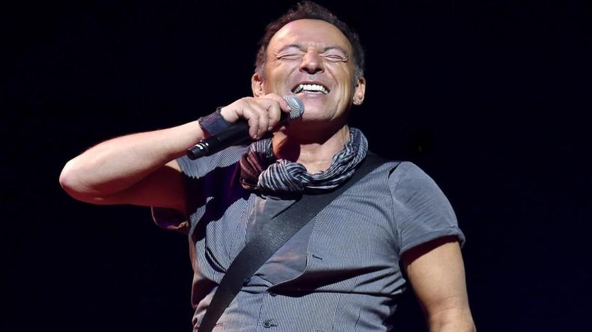 Bruce Springsteen begins previews of his one-man “Springsteen on Broadway” on Tuesday. The five-nights-a-week show runs through Feb. 3.