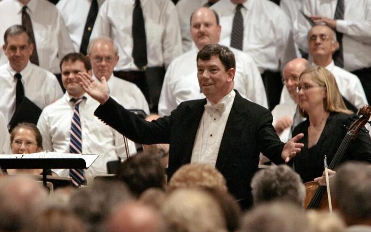 William Baker will lead the Summer Singers of Kansas City in a concert of works with themes of war and peace on Sunday, Aug. 21, at Grace & Holy Trinity Cathedral.