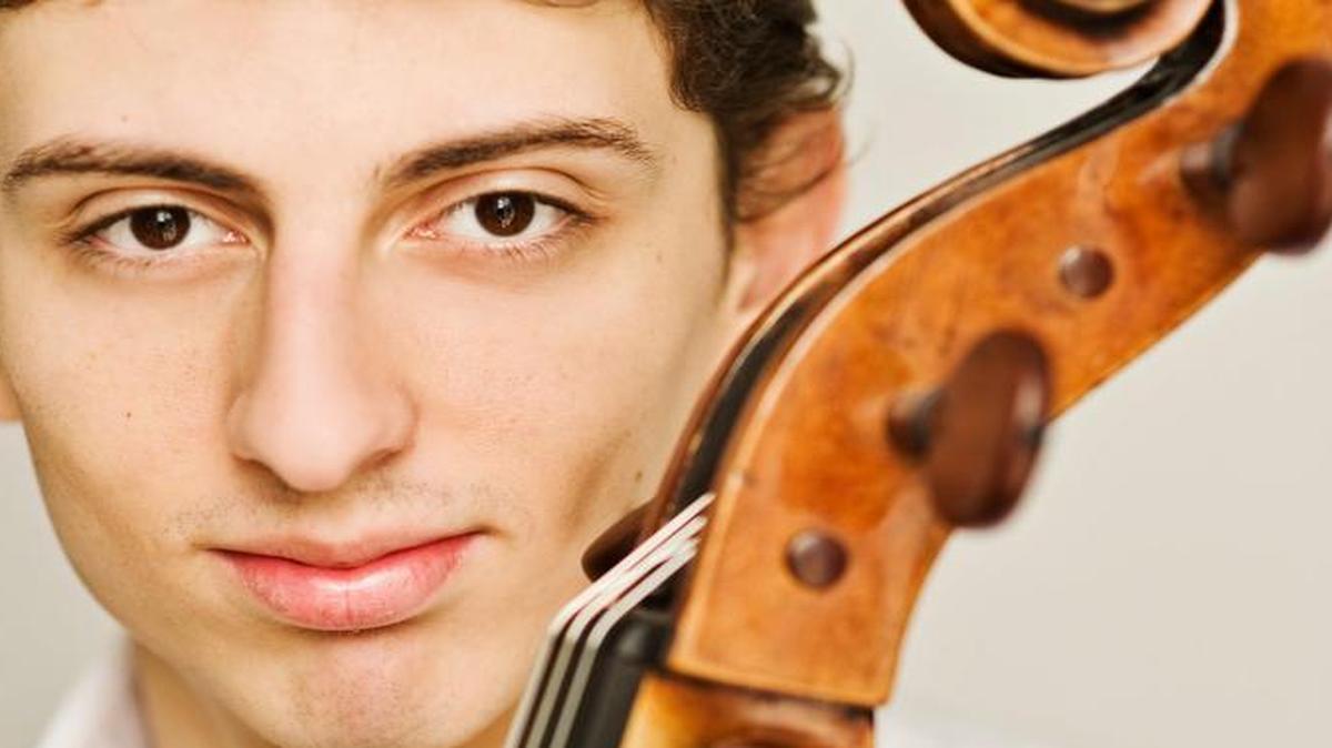 Narek Hakhnazaryan gave a stunning performance of Saint-Saëns’ Cello Concerto No. 1 in his guest appearance with the Kansas City Symphony.