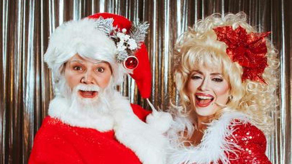 
Jessica Dressler is Kenny Rogers and Ashley Otis is Dolly Parton in “A Very Late Night Christmas,” a send-up of the 1980s holiday specials.
