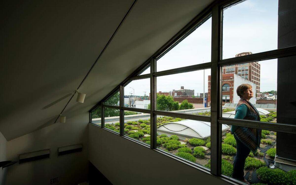 
Margaret Silva, director of Grand Arts, a nonprofit gallery and sculpture studio at 1819 Grand Blvd., has donated the building to the Kansas City Art Institute. Last year, Silva was photographed on the building’s living roof.
