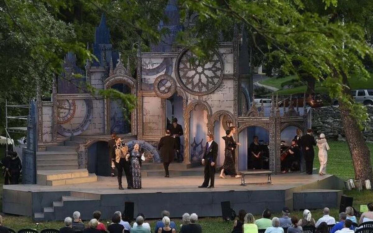 The Heart of America Shakespeare Festival will again take the stage in Southmoreland Park. This year’s production, the comedy “Twelfth Night,” runs June 14 to July 3.