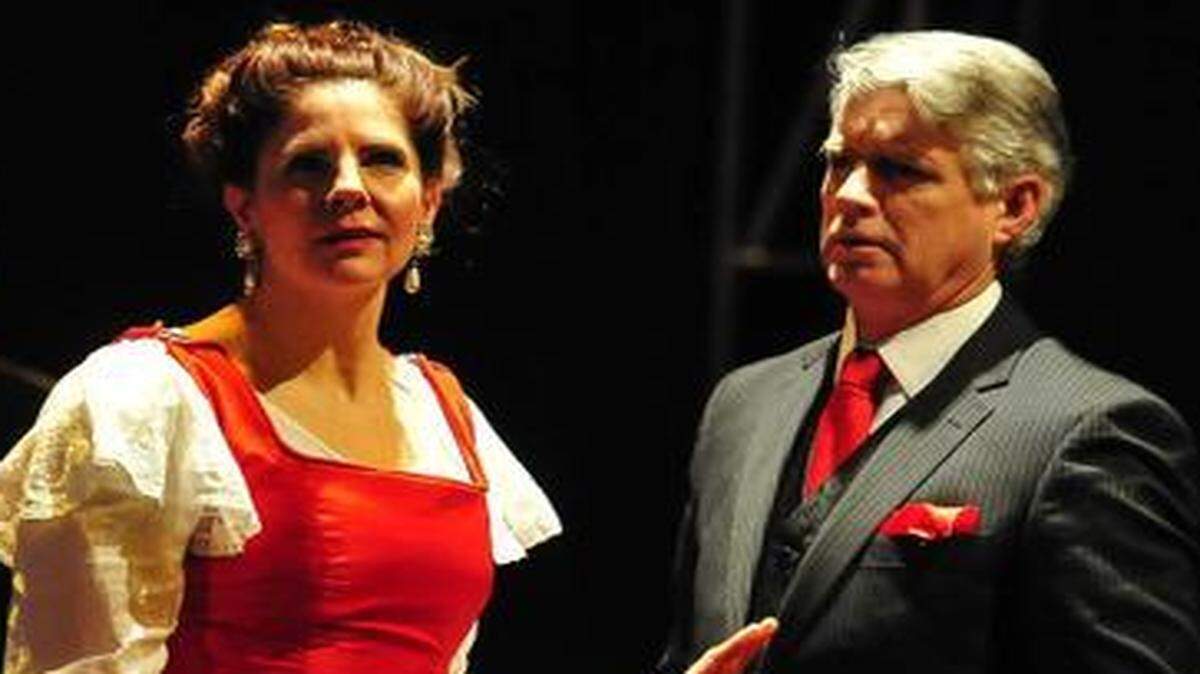 
Karen Paisley as Mary and Bob Paisley as the Earl of Leicester in “Mary Stuart.”
