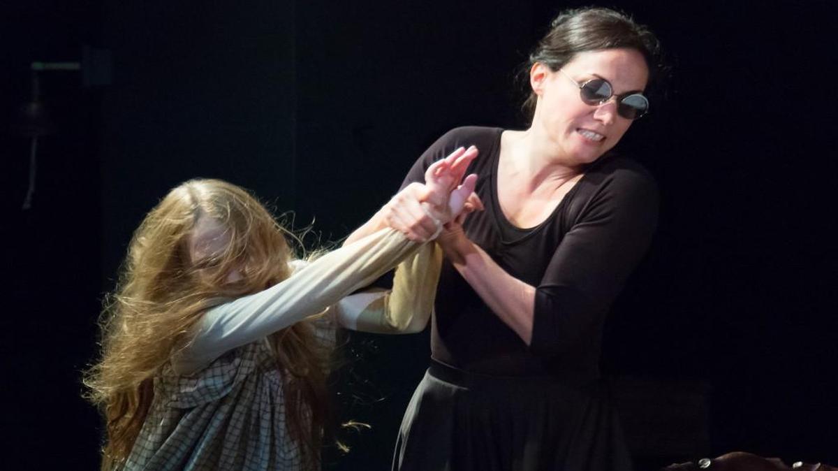 
Helen Keller (Josephine Pellow) and Annie Sullivan (Vanessa Severo) engage in a titanic battle of wills in “The Miracle Worker.”
