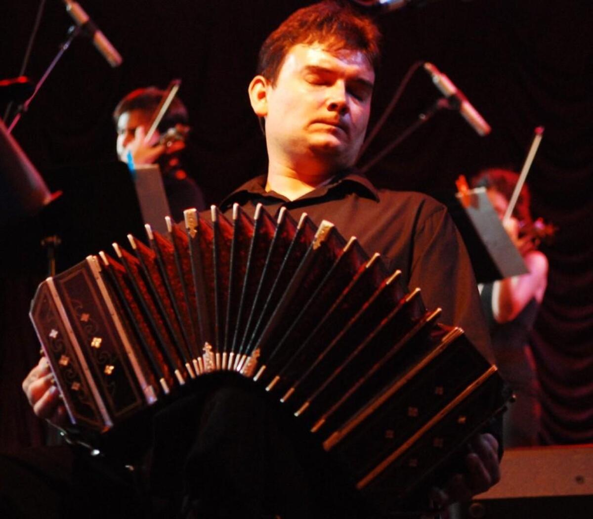 Grammy-winning bandonéonist Héctor del Curto will join the Bach Aria Soloists for “A Night of Tango” on April 21 at the Folly Theater.