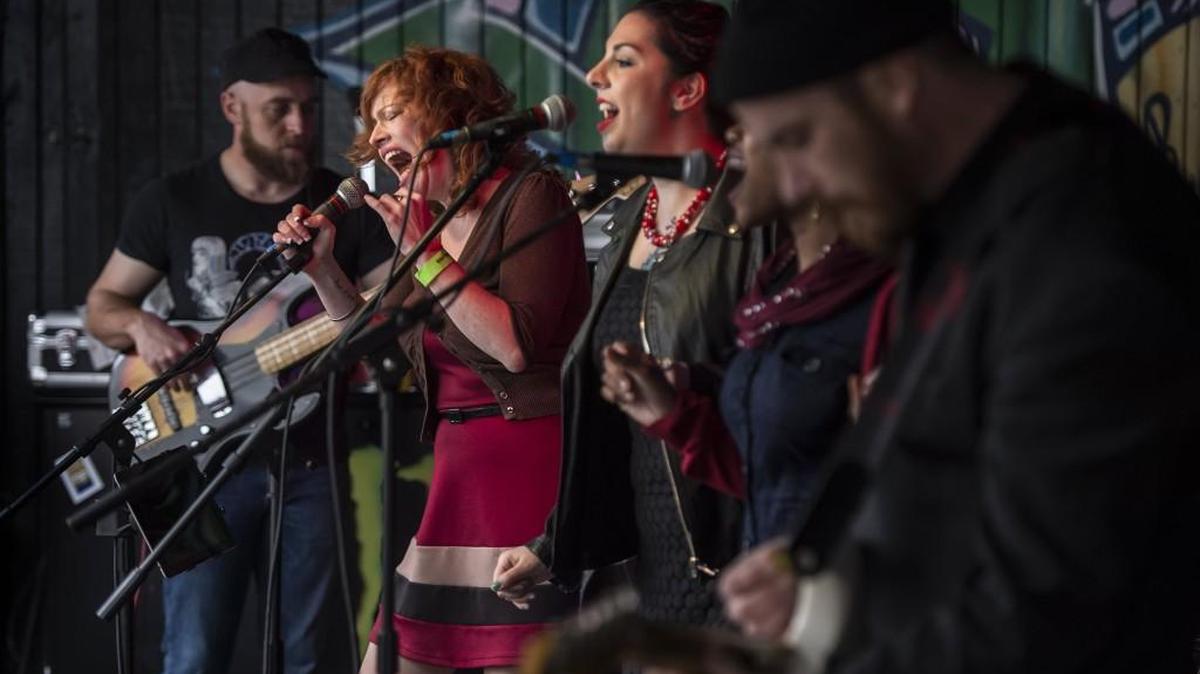 Riot Room’s porch area accommodates a small standing crowd. Anna Cole & the Other Lovers performed there during Ink’s Middle of the Map Fest.