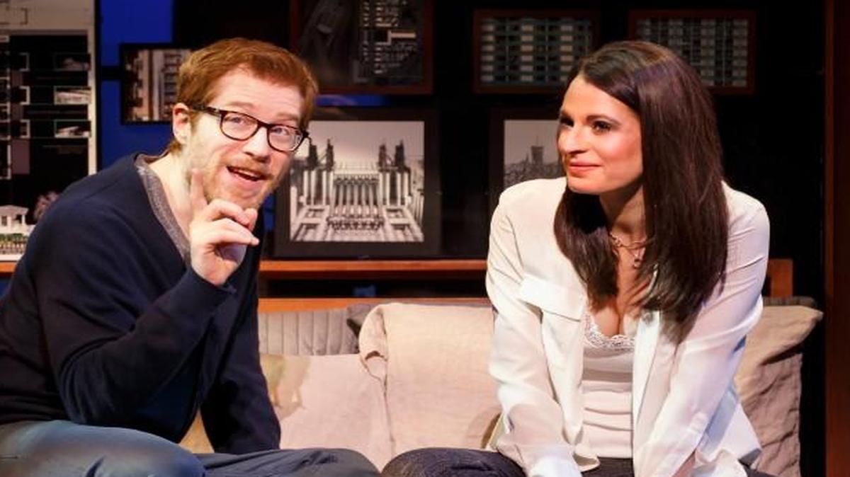 Elizabeth (Jackie Burns) gets advice on how to lead her life from her friend Lucas (Anthony Rapp of “Rent” fame).
