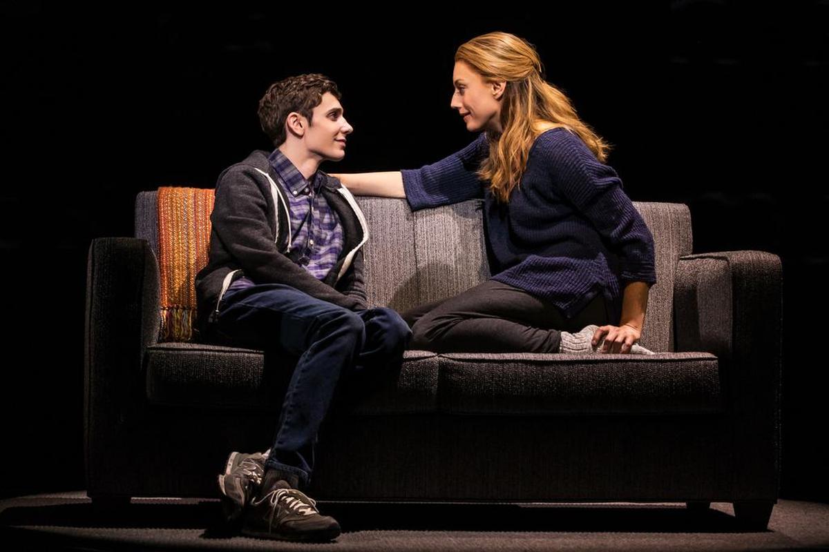 Evan Hansen (Ben Levi Ross) and his mother (Jessica Phillips) have a heart-to heart talk.