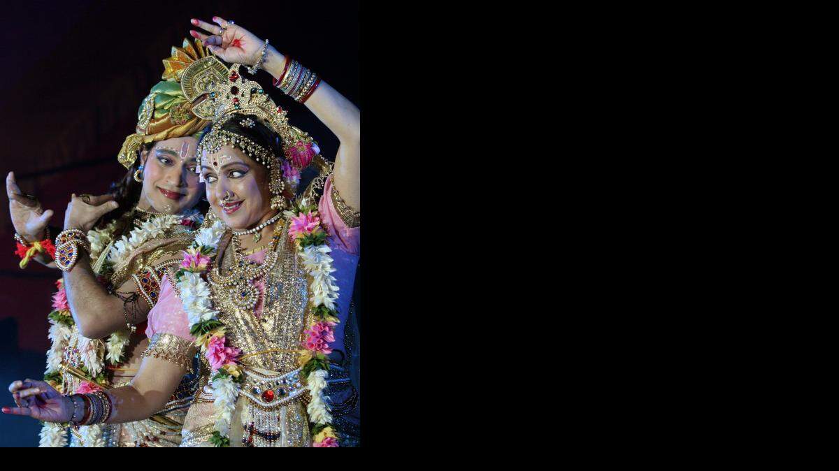 
Hema Malini (right) performed the Hindu myth of lovers Radha and Krishna with another dancer in Allahabad, India, in 2008. Friday, the Indian superstar danced at Shawnee Mission Northwest.


