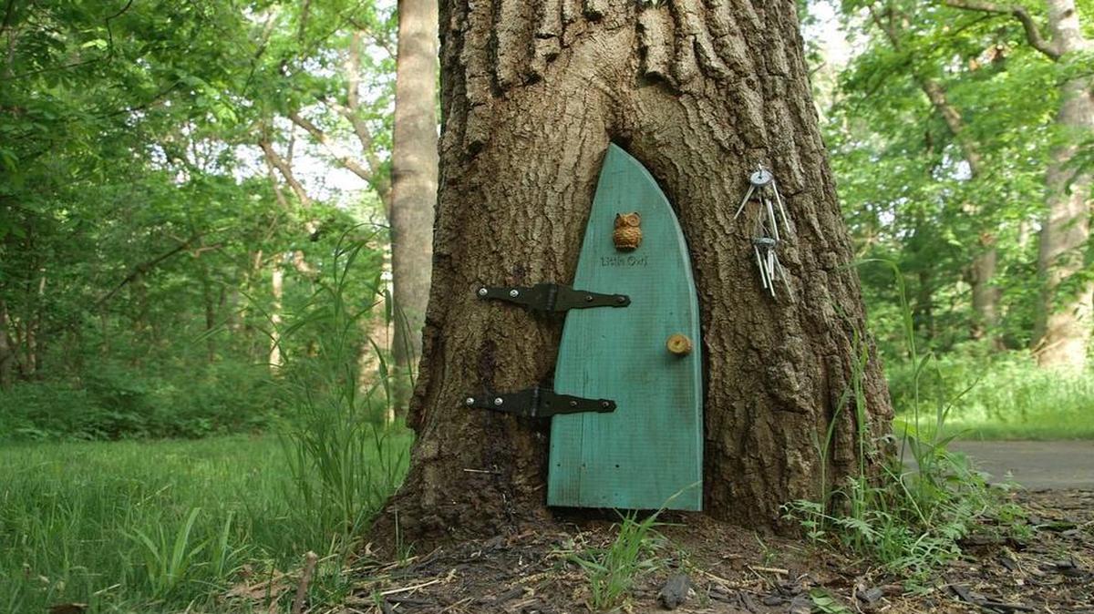 
“The Gnomist” is the tale of tiny homes that mysteriously sprung up along an Overland Park trail — and the walkers who were deeply moved by them.

