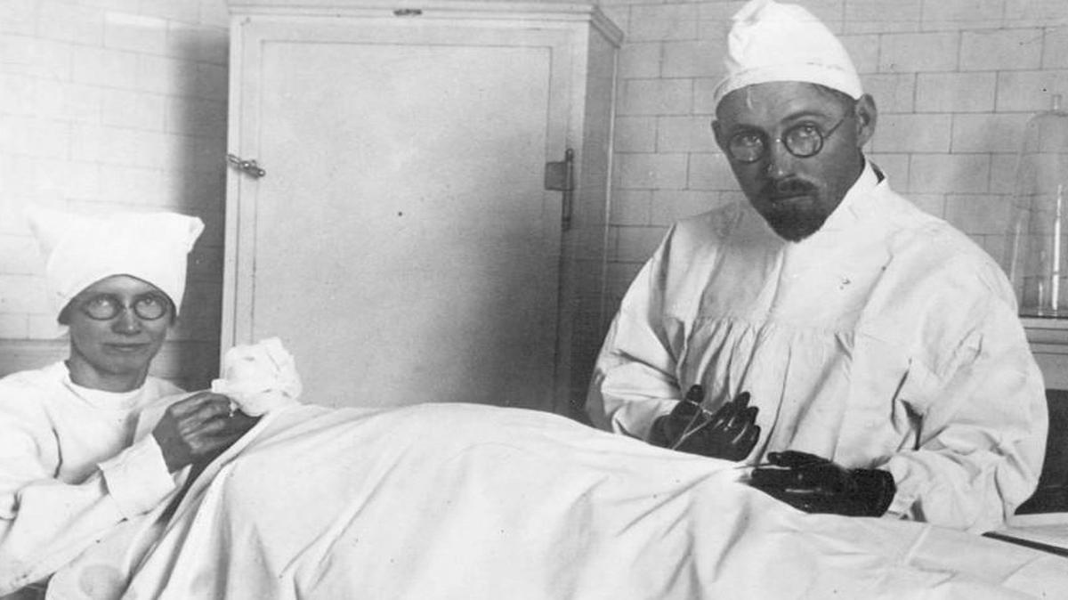 “Nuts!” documents Dr. John R. Brinkley’s rise to wealth and prominence thanks to his “goat gland” therapy — not to mention his subsequent fall from grace.