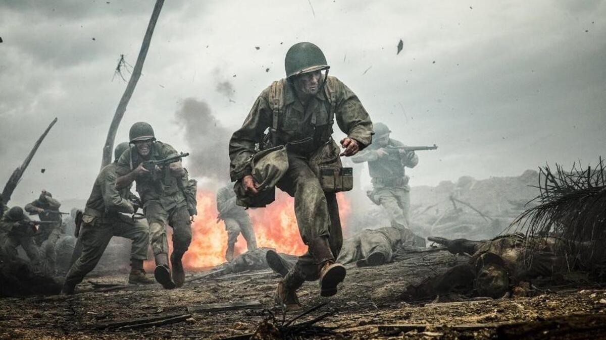 “Hacksaw Ridge” tells the true story of Desmond Doss (Andrew Garfield), a conscientious objector who went to the battlefront in World War II.