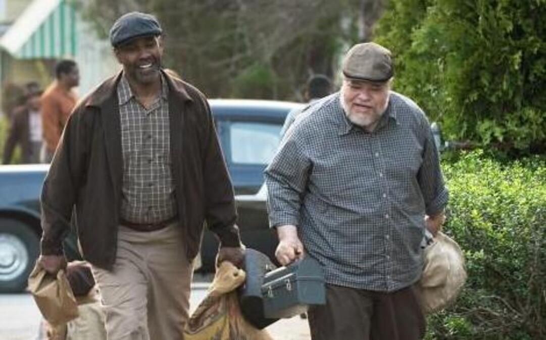 KC native Stephen McKinley Henderson (right) reunited with his Broadway co-star Denzel Washington for the film version of “Fences,” but this time they’re on location in Pittsburgh.