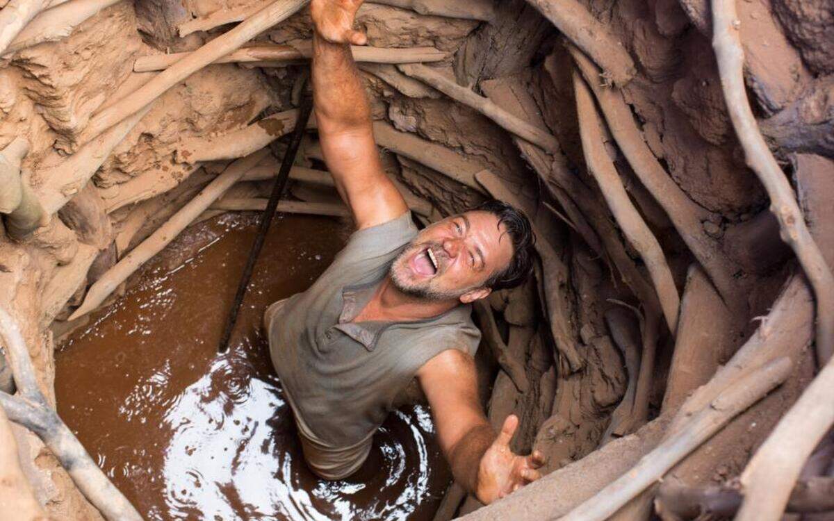 
Russell Crowe, who also directed, plays a farmer with an uncanny ability to find water. Now he is on a search to find his soldier sons.
